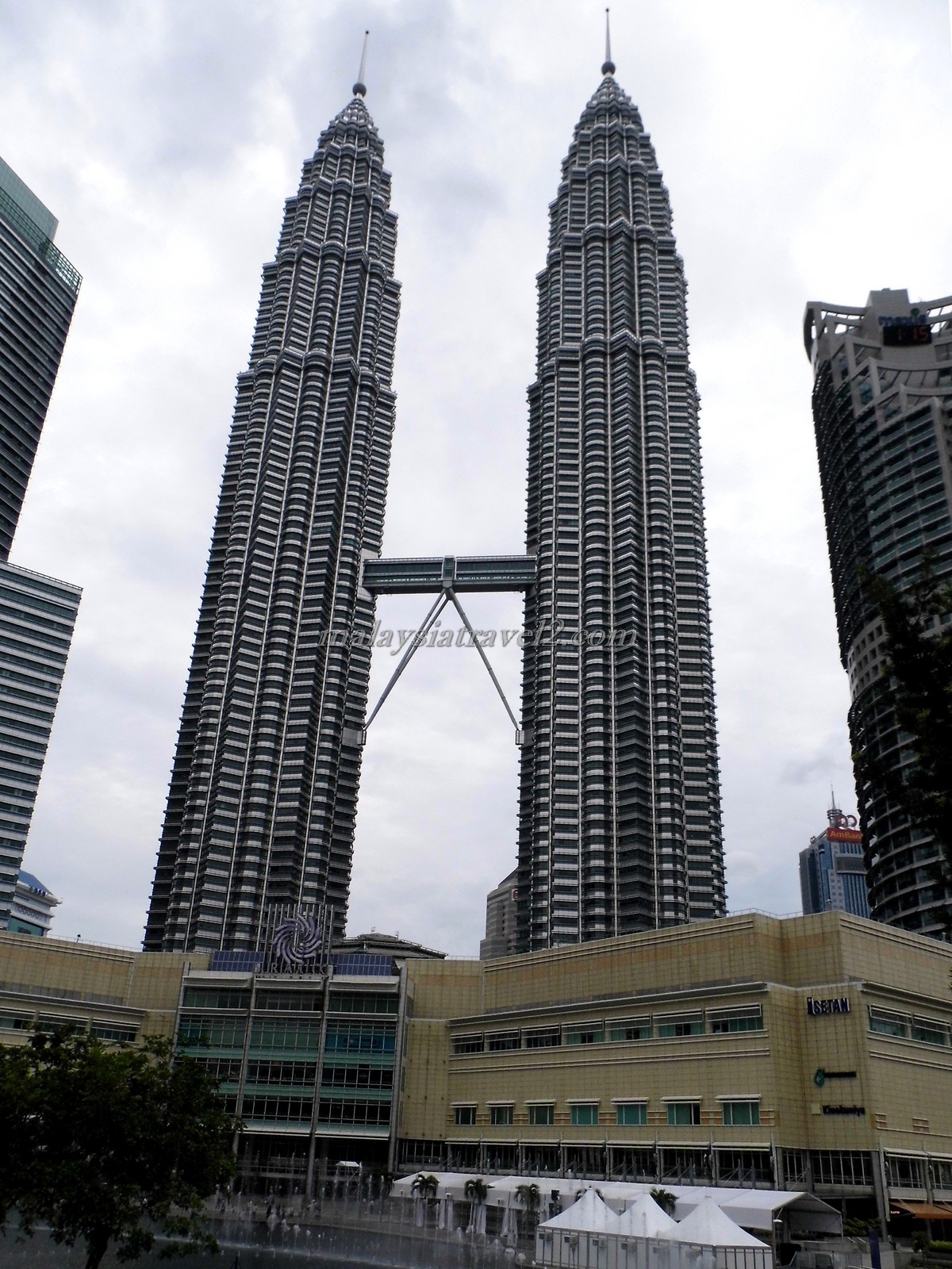 Башни петронас в малайзии планировка. Башни-близнецы петронас, куала-лумпур, малайзия. Башни петронас куала-лумпур. Покажи башню близнецы. Покажи башню близнецы.