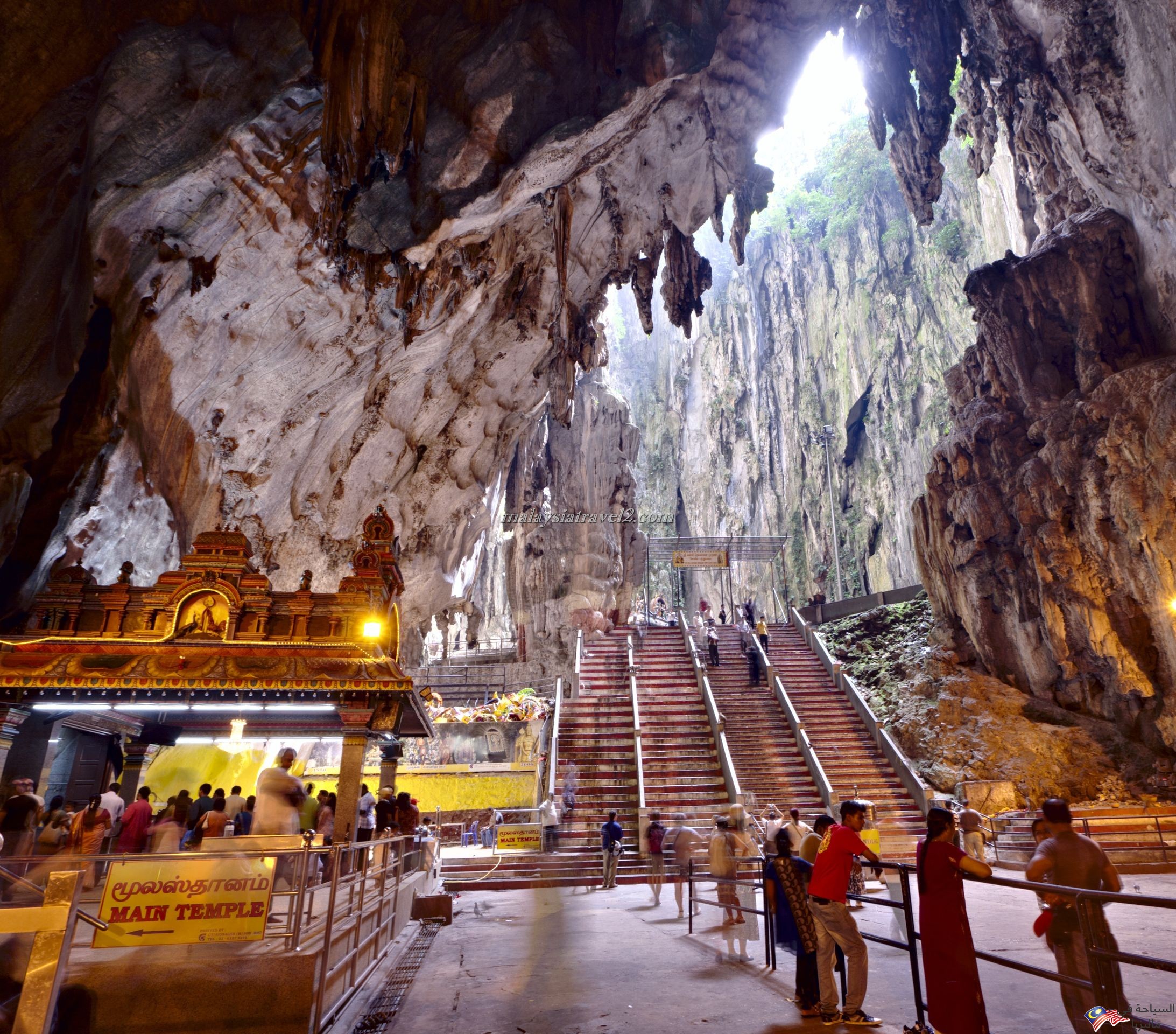 Batu Caves in Kuala Lumpur المعبد الهندي كهوف باتو في ماليزيا